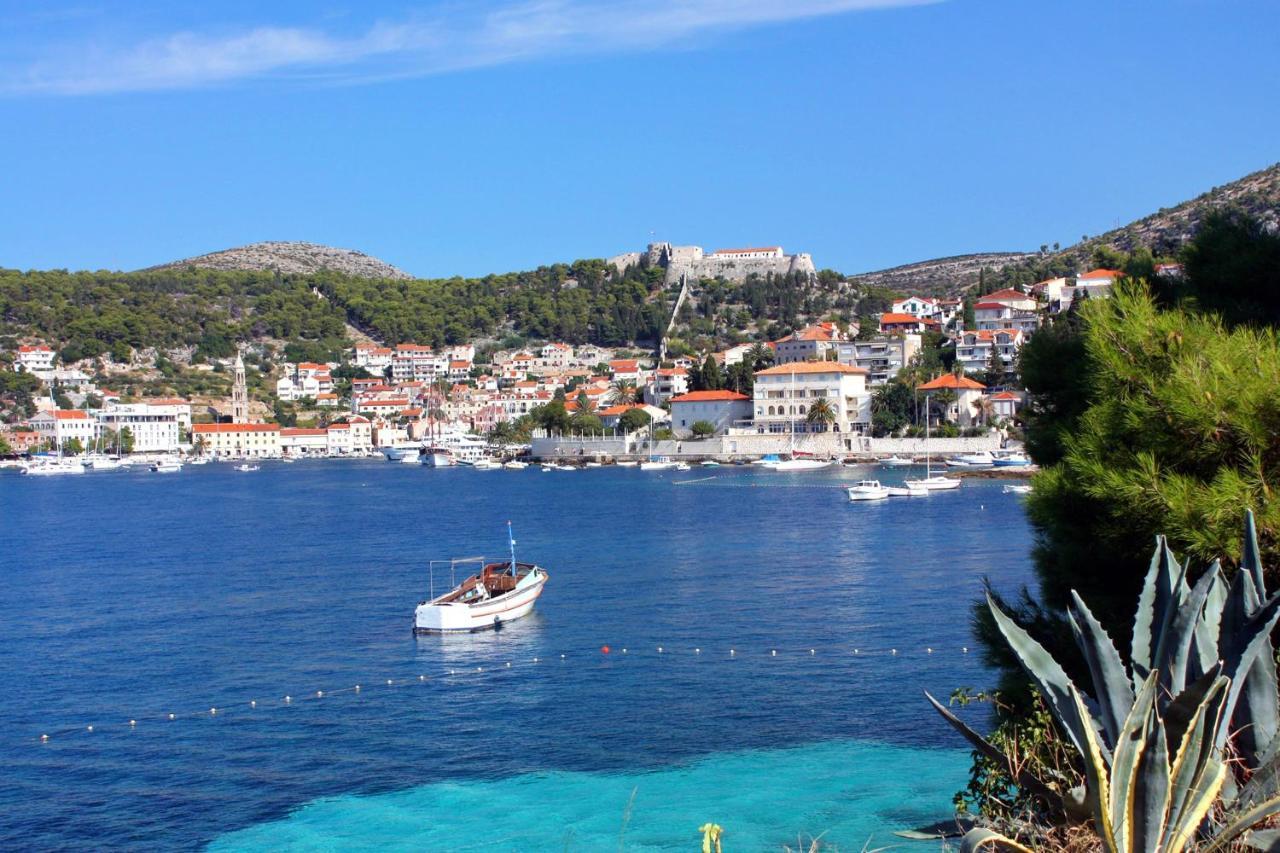 Apartments And Rooms With Parking Space Hvar - 15706 Hvar Town Exterior photo